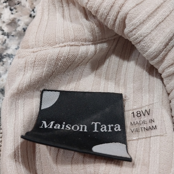 Maison Tara black leather and turtle neck - Picture 4 of 7